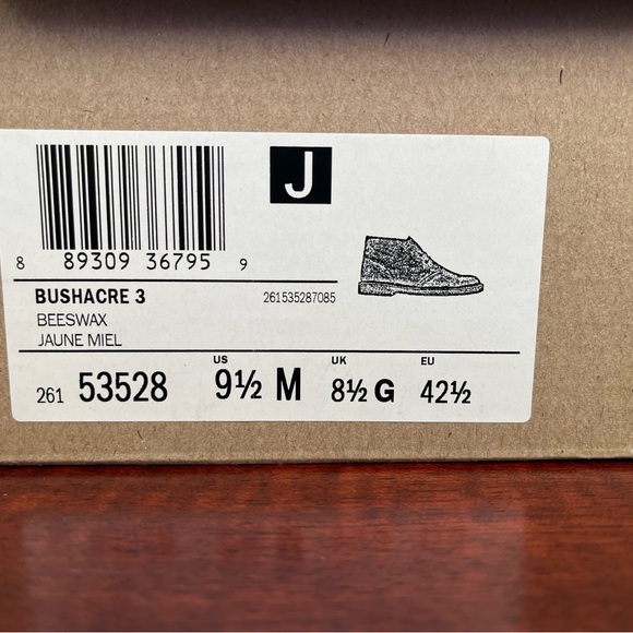 Clarks Chukka boot size 9.5. Beeswax color - Picture 2 of 3